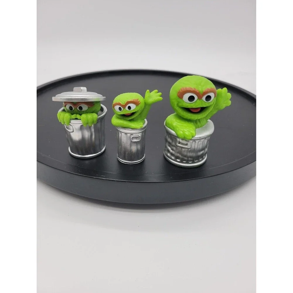 Sesame Street  Oscar the Grouch Figure Lot Of 3 PVC Cake Topper 2.5